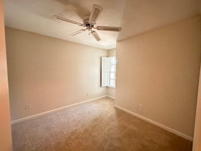 Building Photo - 4976 Mesa Ridge Dr