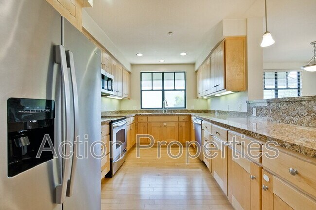 Building Photo - 1765 E Bayshore Rd