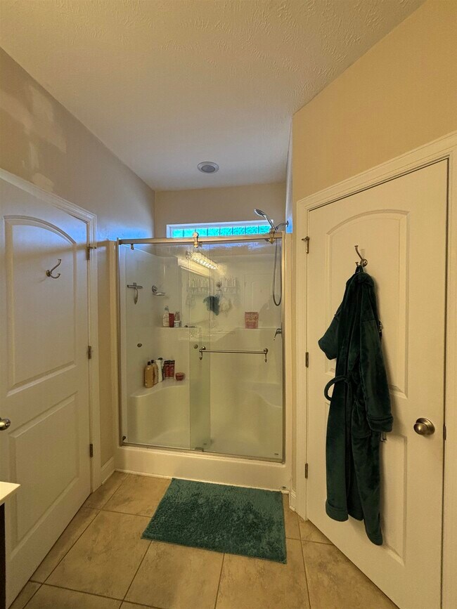 Building Photo - 343 Camrose Wy