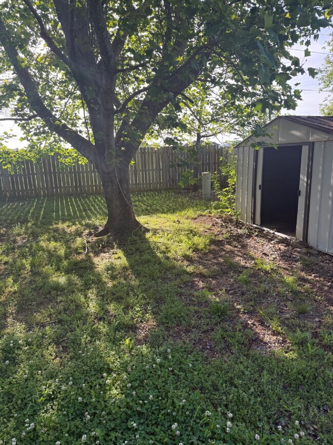 Building Photo - "Charming 3-Bed, 2-Bath Home with 1,368 Sq Ft of Comfort on Tradition Avenue!"