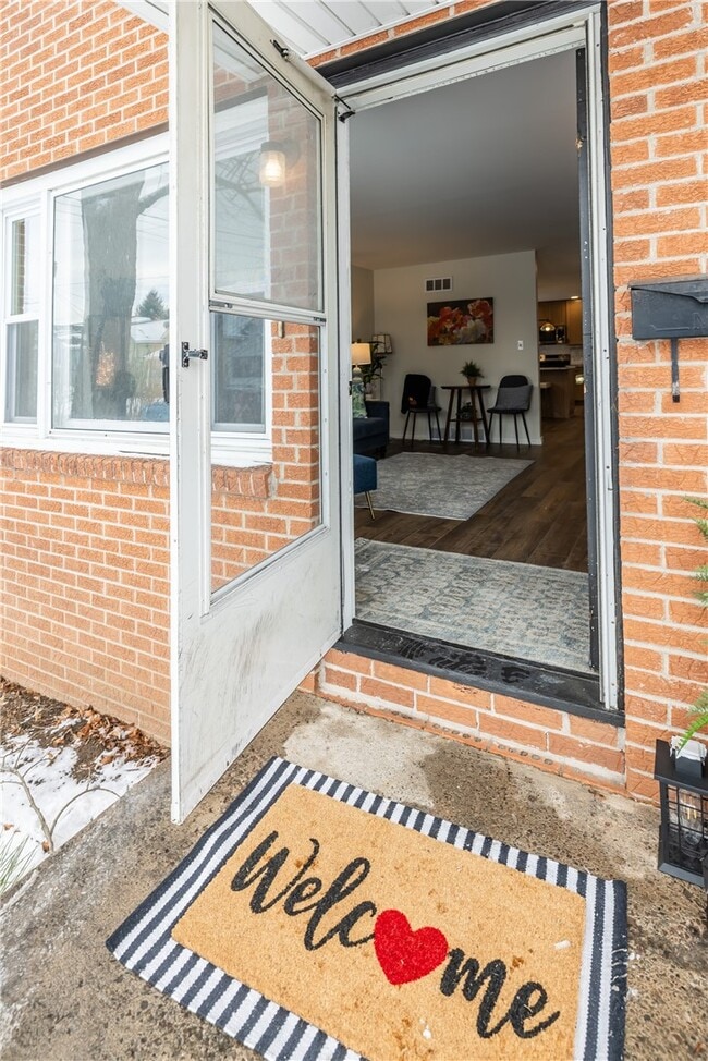 Building Photo - 207 W Ivy St