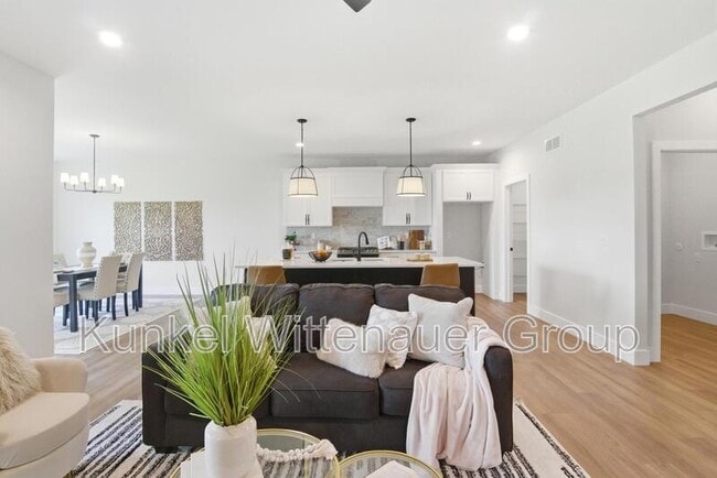 Building Photo - 829 Bushwood Way