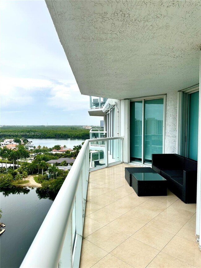 Building Photo - 16500 Collins Ave