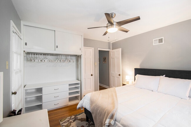 Building Photo - 8754 Florence Ave