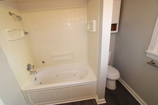 Building Photo - Quaint 2 Bed 1 Bath in Franklin