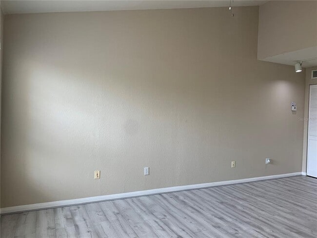 Building Photo - 9061 Lee Vista Blvd