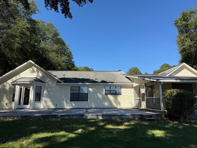 Building Photo - 156 Lakeside Dr