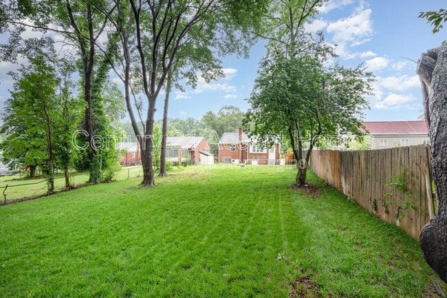 Building Photo - 2508 Larry Ave