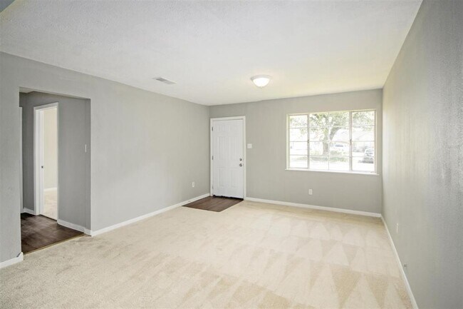 Building Photo - 7 Talisman Ct