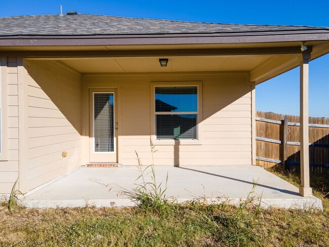 Building Photo - Beautiful 4bed/2 bath