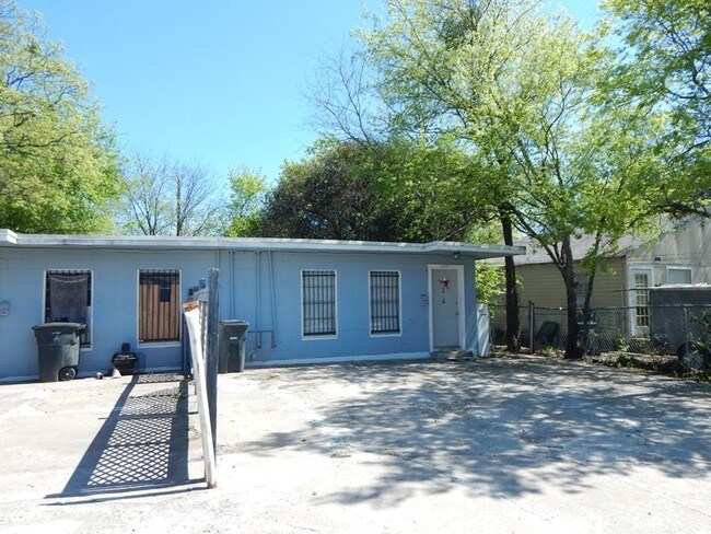 Primary Photo - 4-PLEX