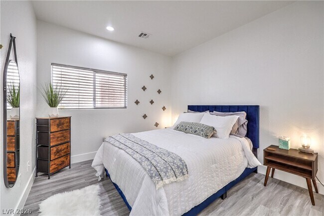 Building Photo - 10762 Flame Vine Ct