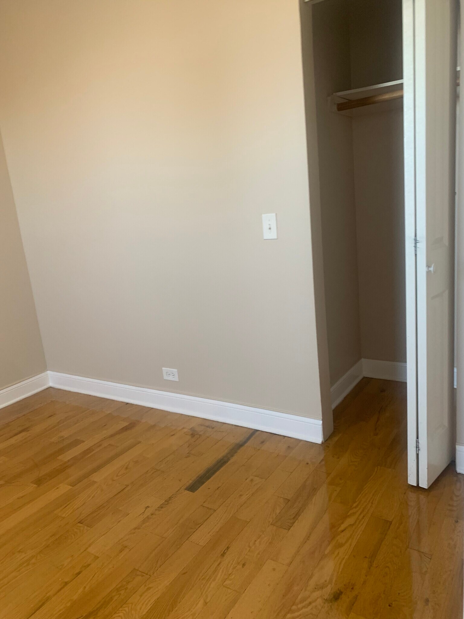 Building Photo - 6507 S Ingleside Ave