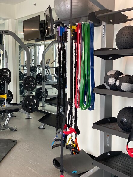 Building Photo - 334 W Schiller St