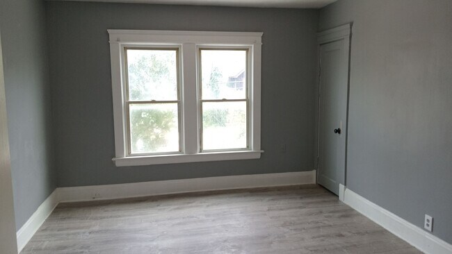 Building Photo - 3268 W 86th St
