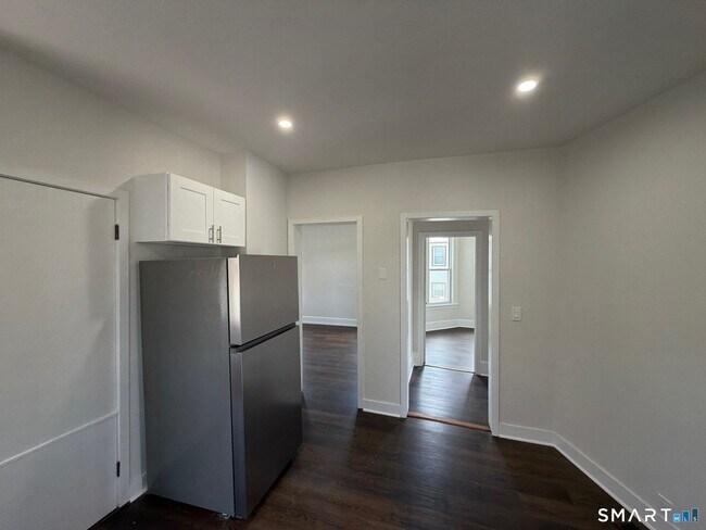 Building Photo - 316 W Main St