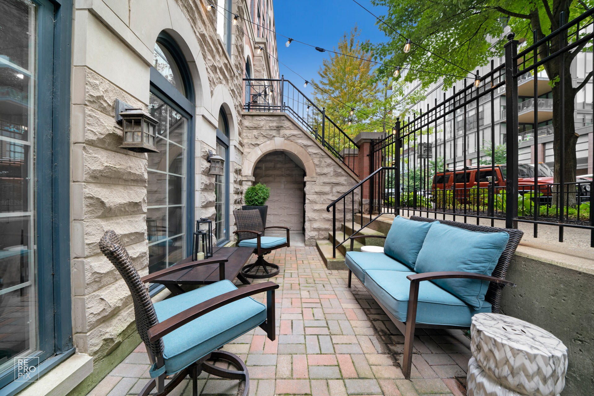 Building Photo - 355 W Superior St