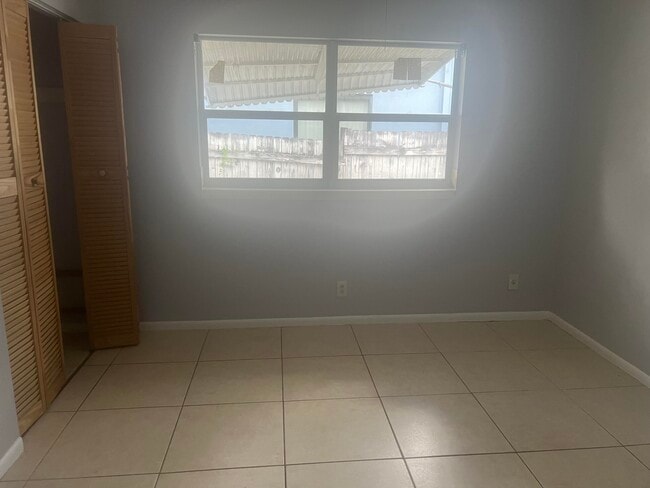 Building Photo - 2073 E Bond Dr