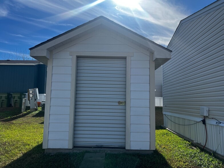 Building Photo - 709 N Collins Fwy