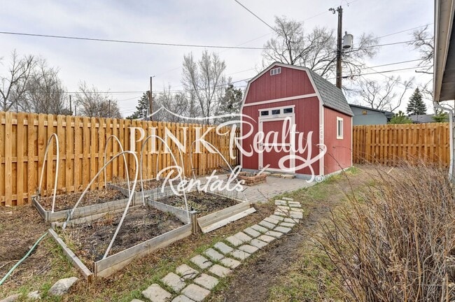 Building Photo - 1610 W Kiowa St