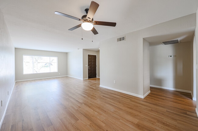 Building Photo - 6519 S Elm St