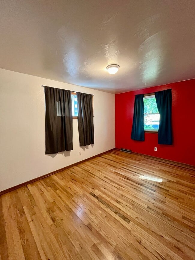 Building Photo - 3 Bedroom ranch w/ garden in the Heart of Longmont!