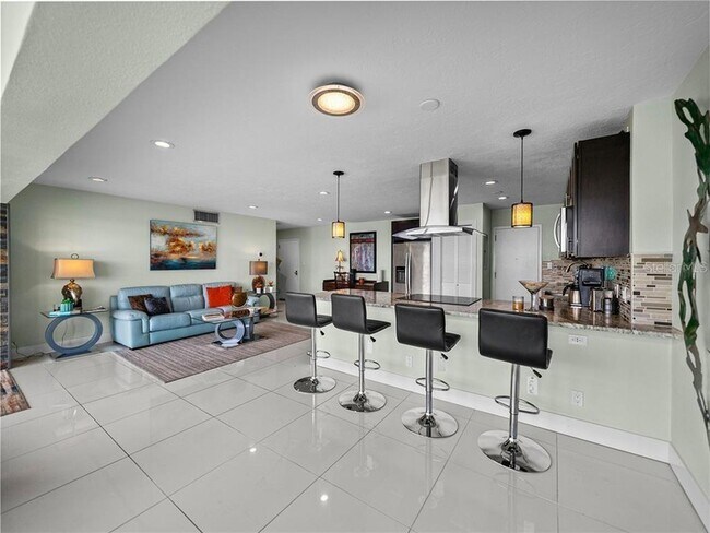 Building Photo - 7200 Sunshine Skyway Ln S