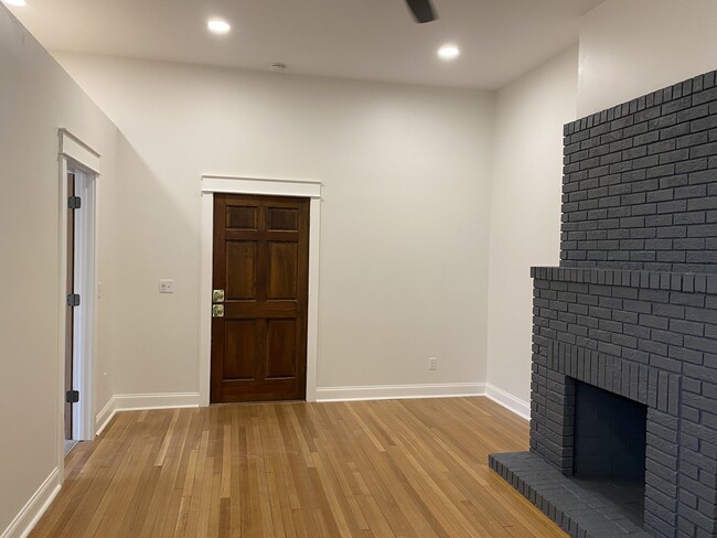 Building Photo - 822 3rd St S