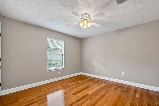 Building Photo - Community Pool & Deeded Access to Santa Ro...