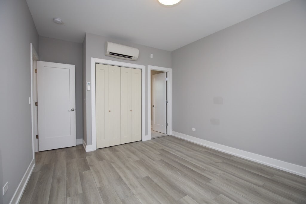 Building Photo - 3843 N Janssen Ave