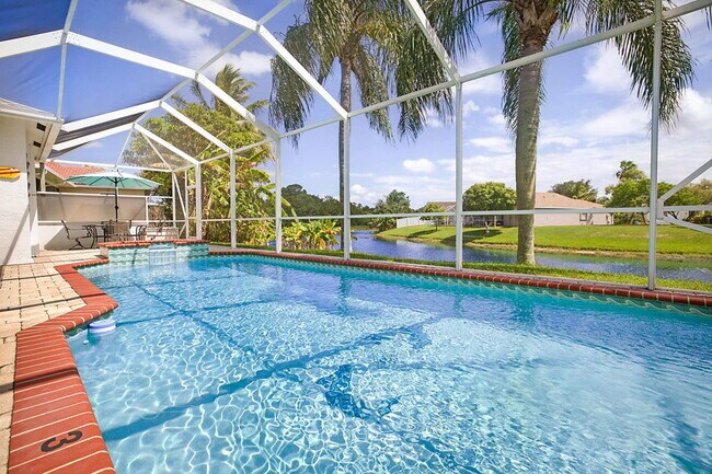 Building Photo - 1422 Fairway Cir