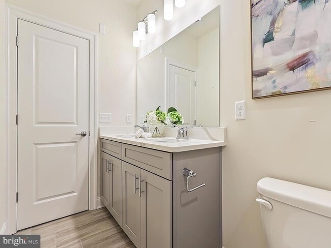 Building Photo - 715 Parker Blvd