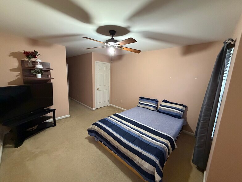 Building Photo - 50 Clover Pl