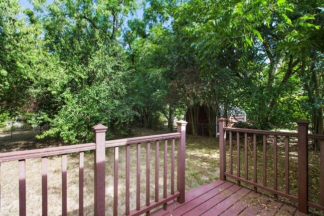 Building Photo - 5800 Glenhollow Path