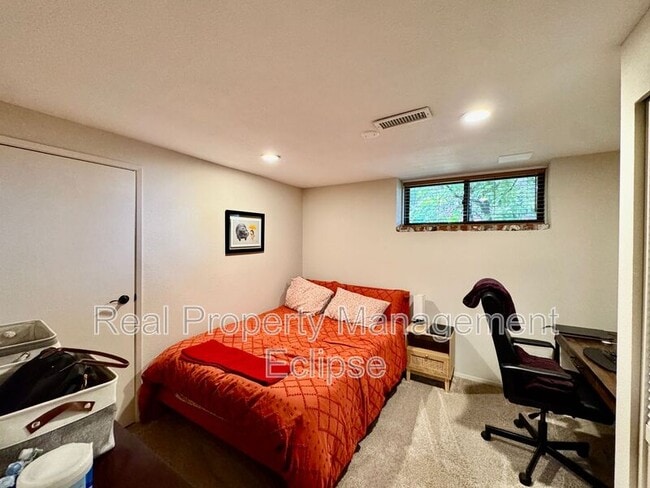 Building Photo - 15130 SE 47th Pl