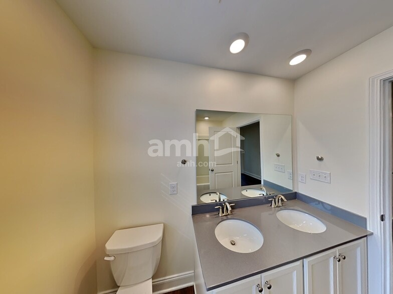 Building Photo - 2004 Williamshire Ln