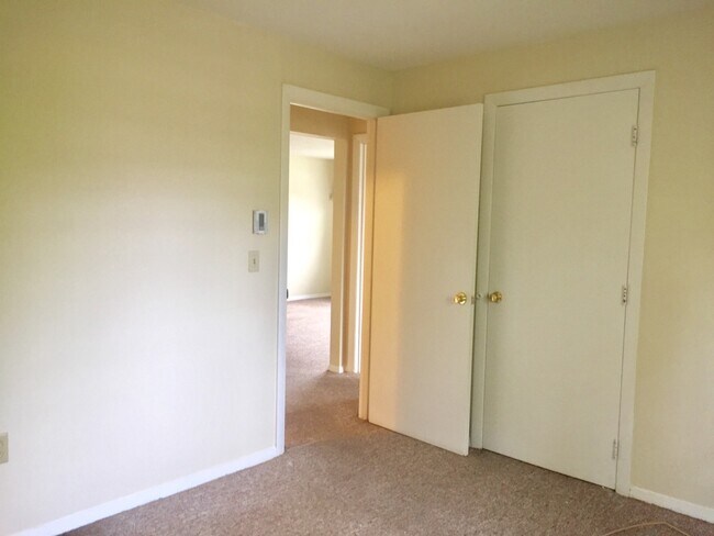 Building Photo - 28 Dinan Dr