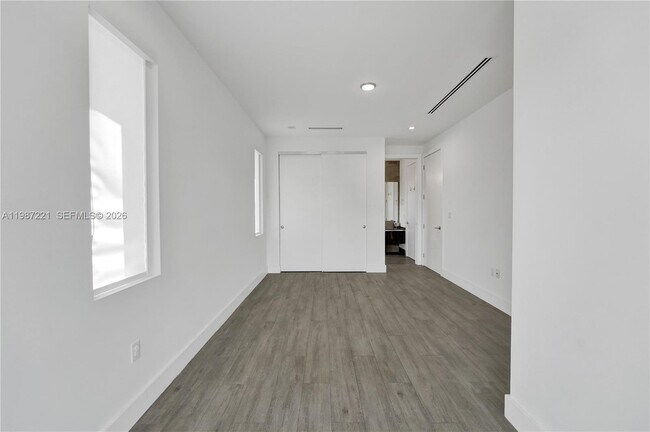 Building Photo - 3465 SW 3rd Ave