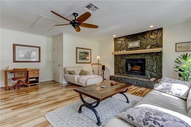 Building Photo - 9030 Bullrush Ct