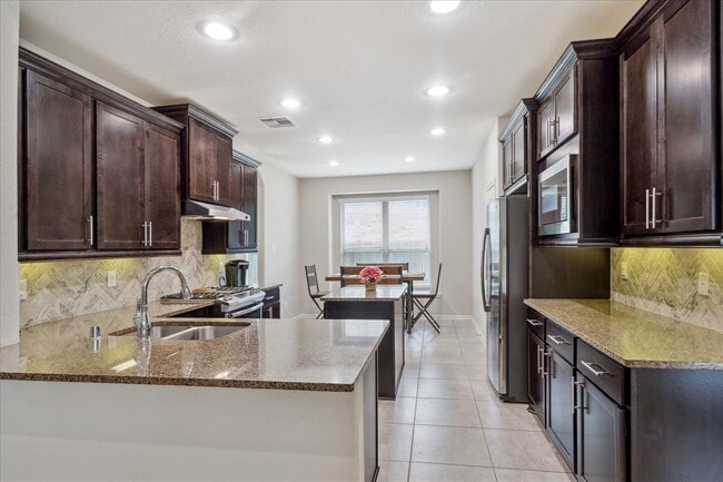 Building Photo - 1539 Giles Dr