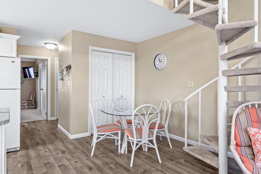 Building Photo - 1850 Colony Dr