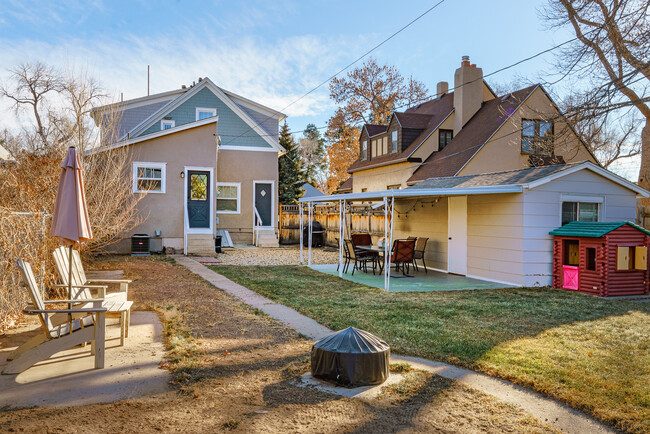 Building Photo - 1816 N Corona St