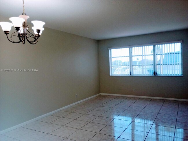 Building Photo - 2309 Park Ln