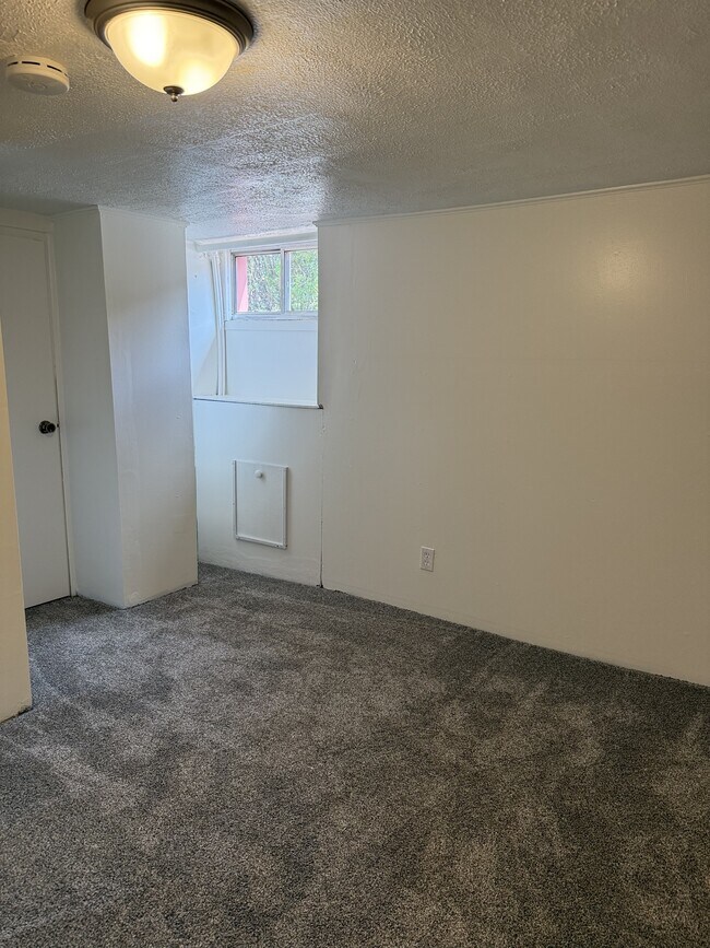 Building Photo - 167 W 300 N