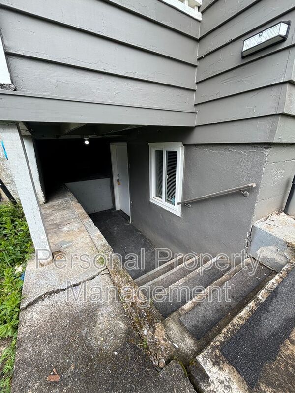 Building Photo - 525 NW 10th Ave