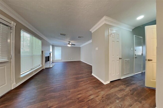 Building Photo - 2916 Tower Bridge Ct