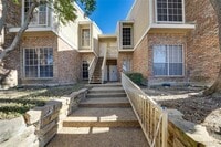 Building Photo - 3550 Country Square Dr