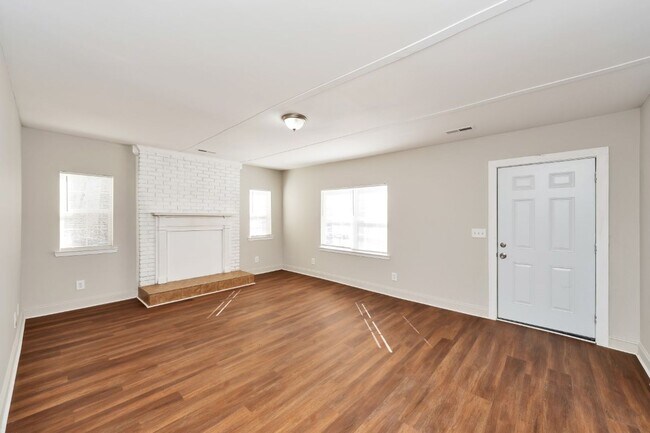 Building Photo - Beautifully Renovated 3BR/2BA home on King St!