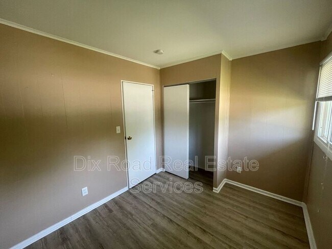 Building Photo - 4910 Porterfield Dr