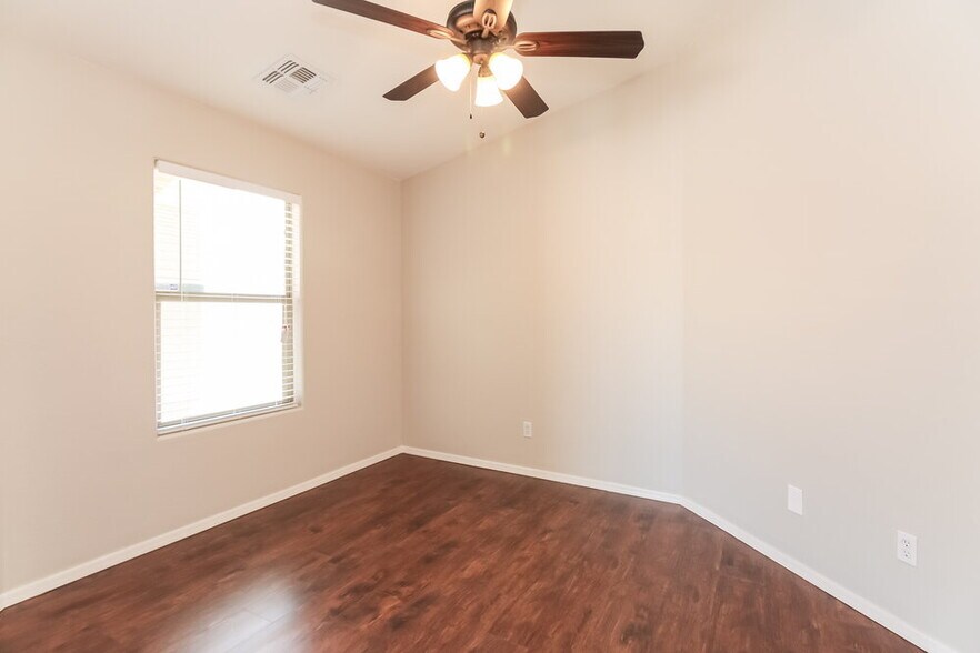 Building Photo - 3854 W Carlos Ln